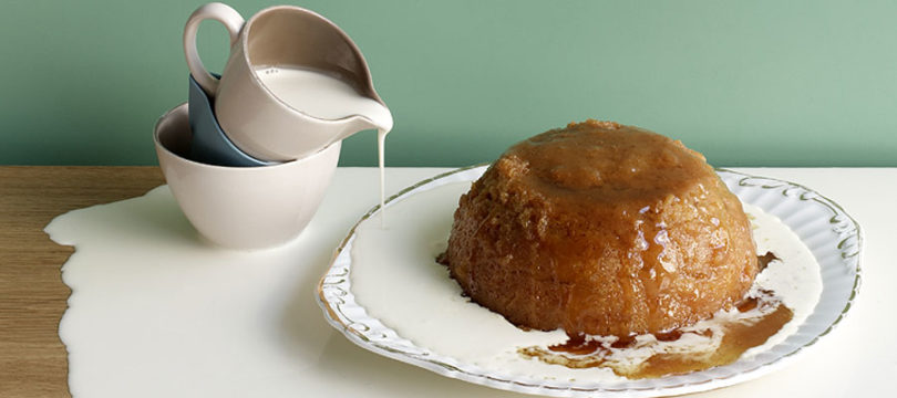 Goûter à l’anglaise : la recette du “Sticky Toffee Pudding” et sa sauce caramel