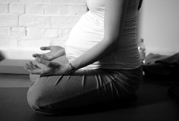 Yoga prénatal : les meilleures vidéos en ligne pour pratiquer pendant la grossesse
