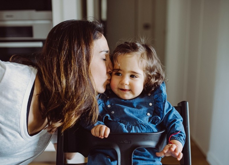 Confidences de maman : la joyeuse tribu d’Elise Hattab, associée chez Louis Louise