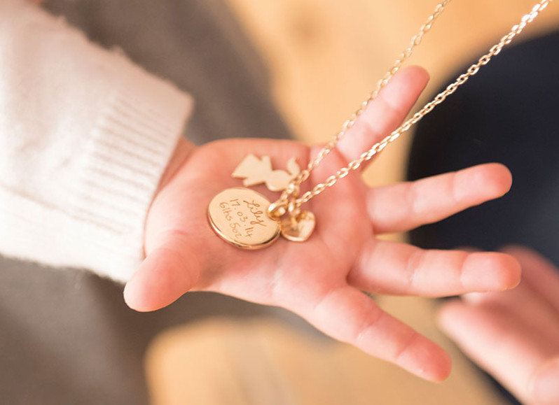 Offrir un bracelet personnalisé pour bébé : le cadeau parfait — Bébé-cadeau