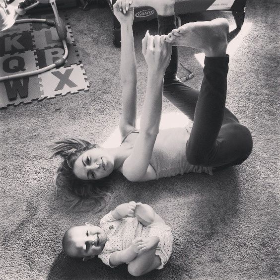 J’ai testé un cours de baby yoga avec mon bébé