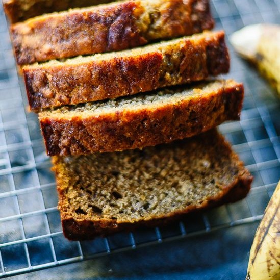 Dessert léger : notre recette de cake à la banane sans beurre ni sucre -  Les LouvesLes Louves