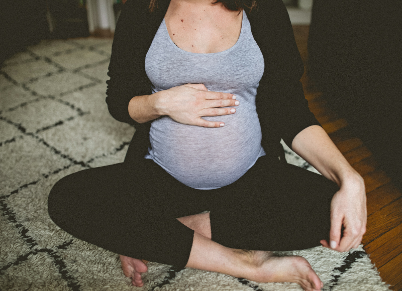 5 postures de yoga pour mieux vivre sa grossesse