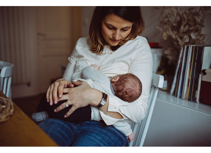 Breastfeeding: essential items for the first days