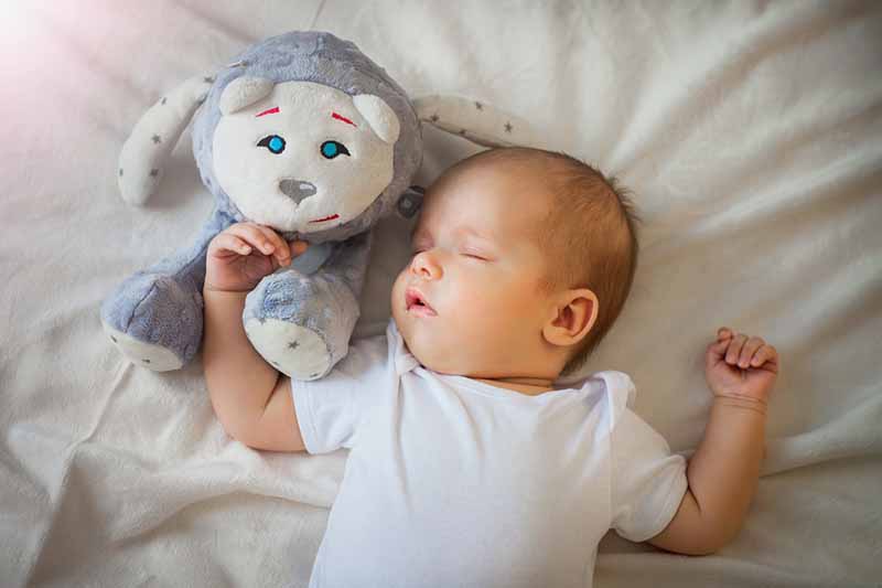 4 accessoires pour aider son bébé à faire ses nuits