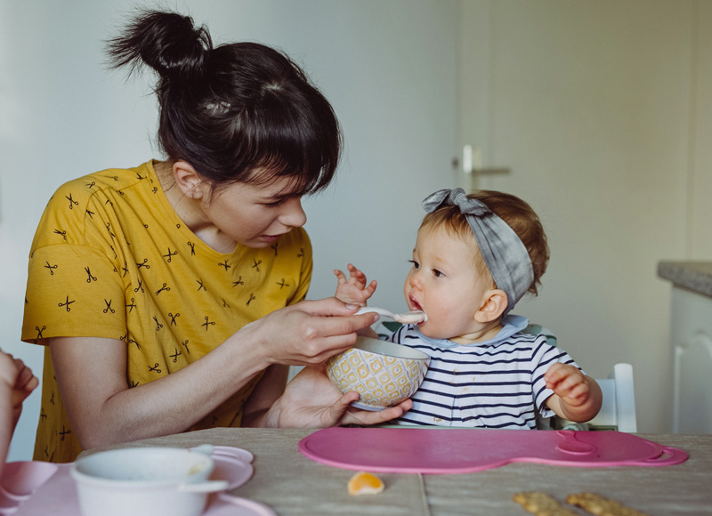 La diversification alimentaire : les premiers repas de bébé - Everykid