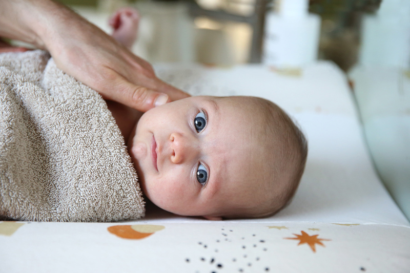 Conseils pour les premiers bains du bébé