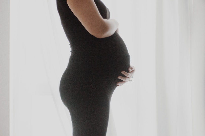 Cosmétiques sans perturbateurs endocriniens : nos marques favorites pour la grossesse