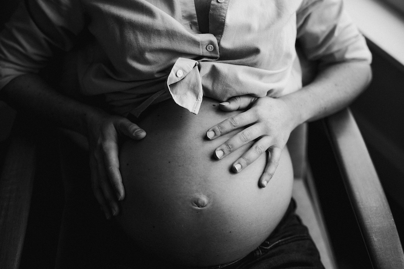 Mères, hors-série : Anouk Safrano, rebozo, massages et rituels autour de la naissance