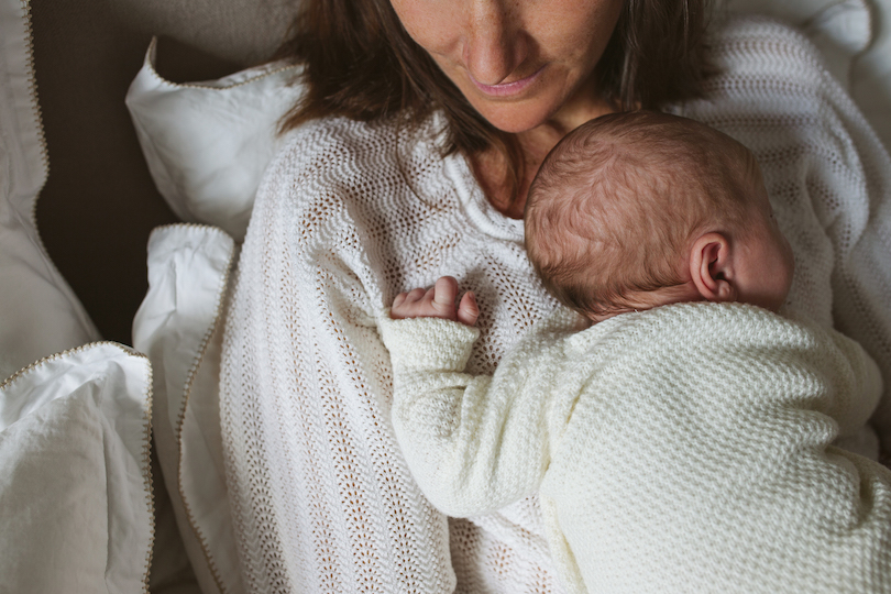 Premiers jours : les bienfaits du peau à peau juste après la naissance