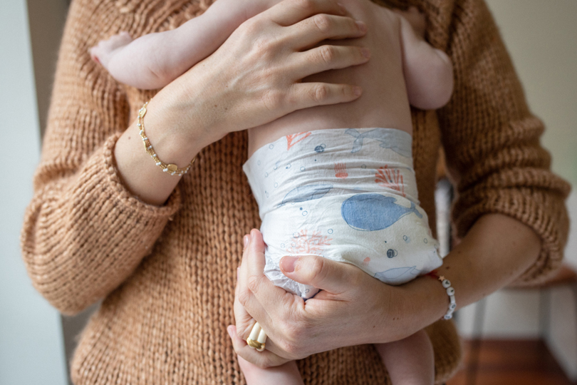 Premières nuits : faut-il changer mon bébé avant ou après la tétée ?Les  Louves