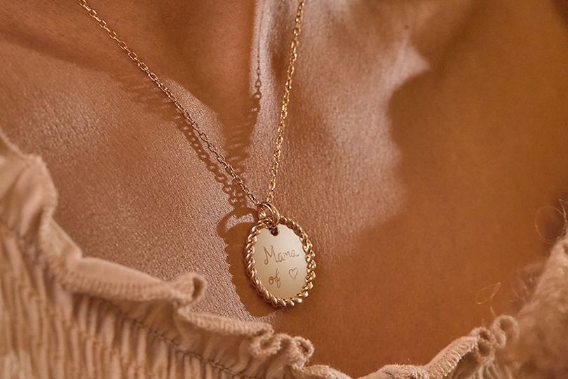 Fête des mères : les plus beaux bijoux de naissance à offrir à une jeune maman