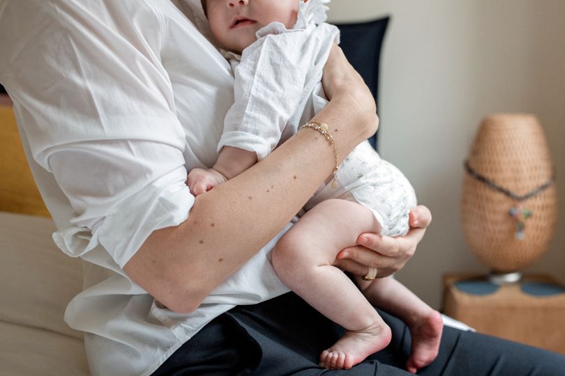 Hygiène, santé : de quoi mon bébé a-t-il vraiment besoin les premiers mois ?