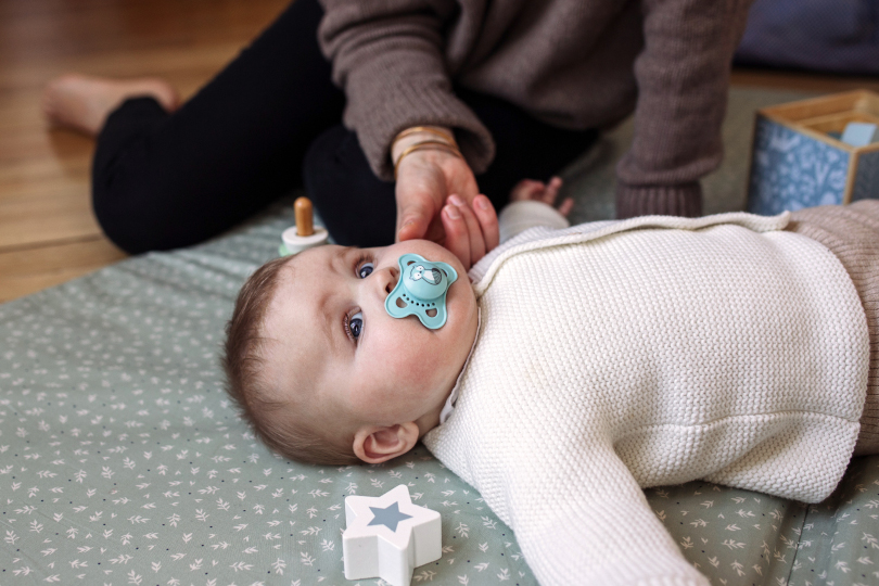 Sucette pour bébé : comment la choisir, l’utiliser, s’en séparer ?