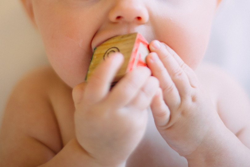 Fièvre, coliques, érythème fessier, reflux, dents : soigner les maux du bébé