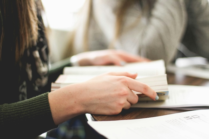 Bac, brevet : comment rassurer nos ados face à la pression scolaire ?