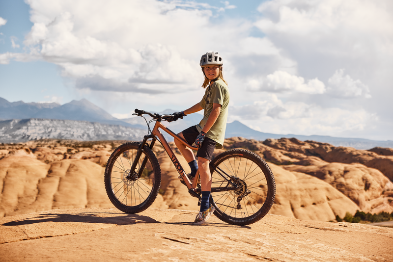 J’ai testé le vélo pour enfant woom OFF 6 : un modèle pensé pour les jeunes cyclistes exigeants