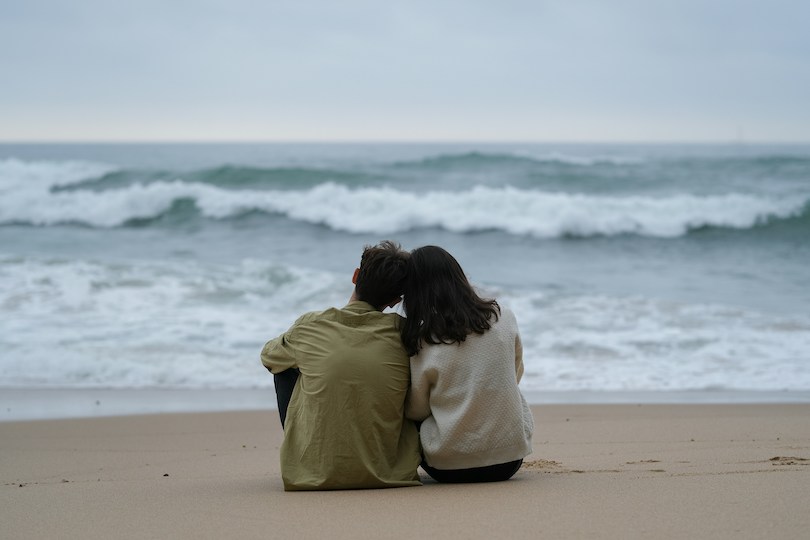 Devenir parents sans devenir colocataires : comment préserver le lien du couple ?