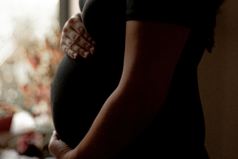 Comment s’habiller enceinte : confort et style au quotidien