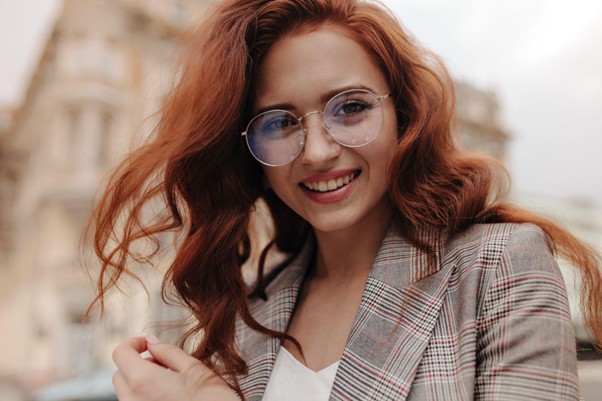 Lunettes de vue pour femme : comment trouver la monture qui vous ressemble, même quand la vie s’accélère