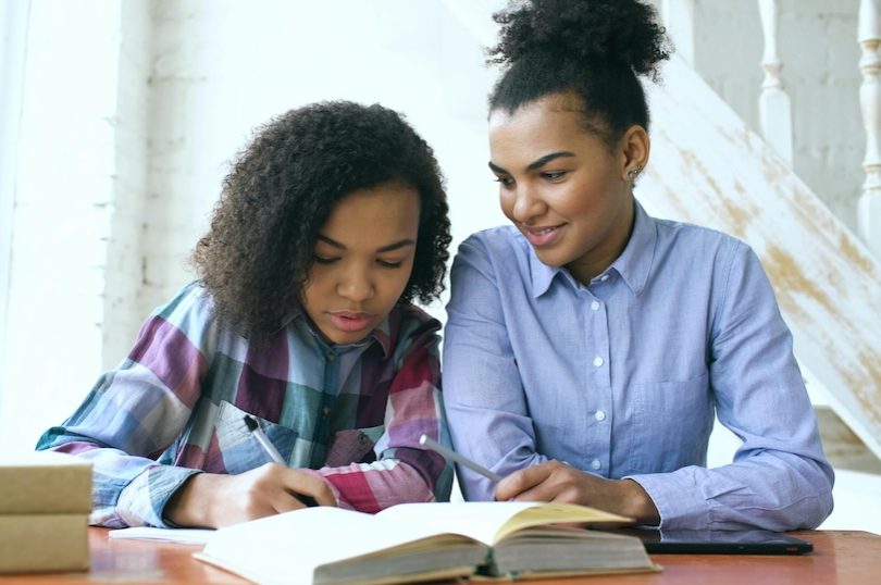 Aide aux devoirs : comment choisir la solution la plus adaptée à son enfant ?