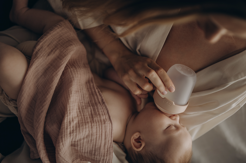 Allaitement mixte : comment alterner sein et biberon sans perturber bébé ?