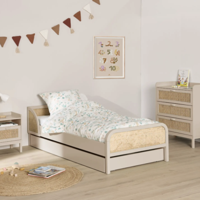 Lit enfant en bois design épuré 70x140 pour chambre bébé évolutive après lit à barreaux