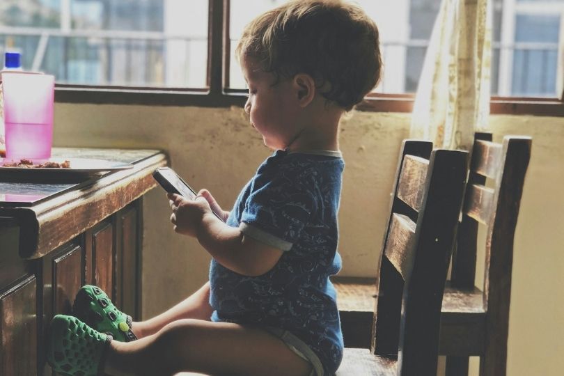 Écrans et enfants : arrêtons de culpabiliser les parents