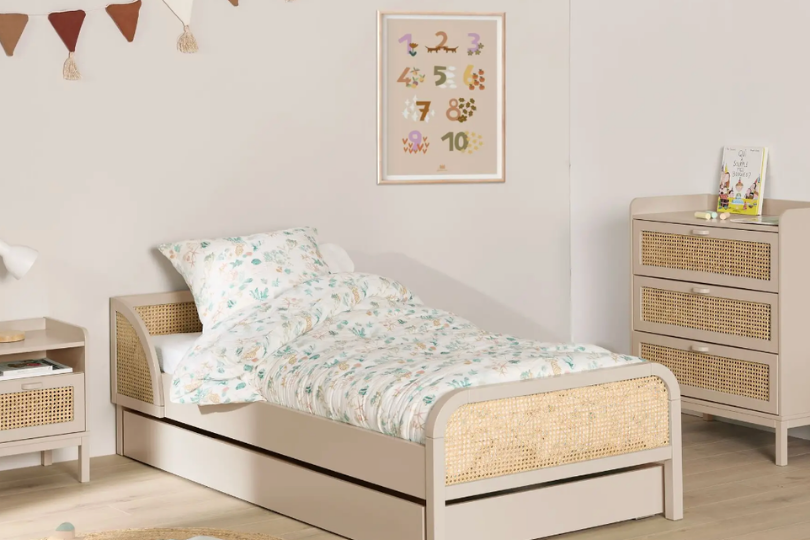 Passer du lit à barreaux à un “vrai” lit : quel modèle choisir pour son enfant ?