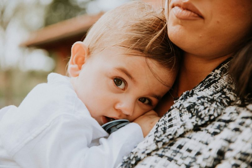 Ce que mon enfant m’a appris sur moi : quand la parentalité réveille l’enfant qu’on était