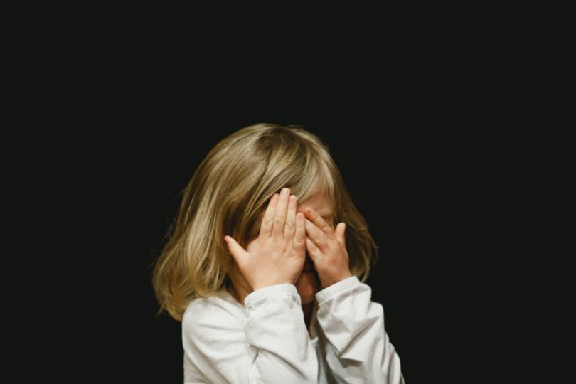 Votre enfant a peur de l’orage ? Voici 10 astuces toutes douces pour l’apaiser