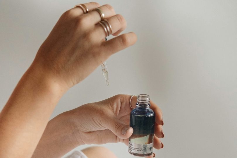 Skinimalisme : les soins multifonctions qui sauvent le matin des mamans
