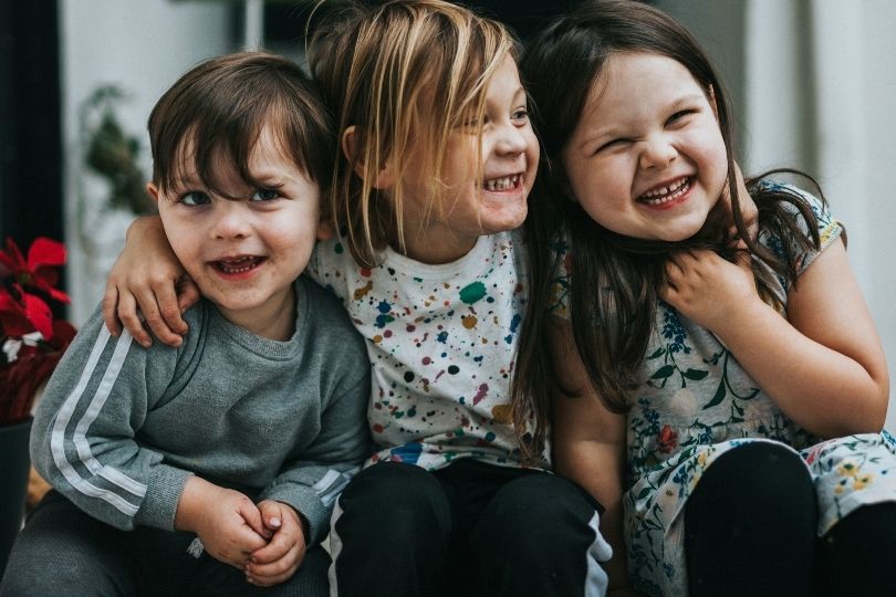 Vacances entre amis + enfants : le guide de survie ultime (pour éviter le fait divers)