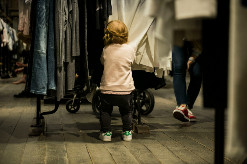 Soldes d’été 2026 : Comment les parents réinventent le shopping plaisir pour leurs enfants