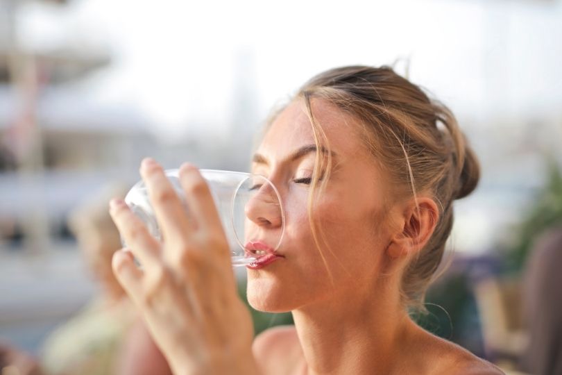 Électrolytes : le sachet miracle que vous devriez glisser dans votre gourde cet été