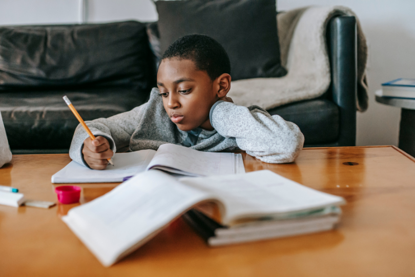 Faut-il imposer des devoirs de vacances aux enfants ?