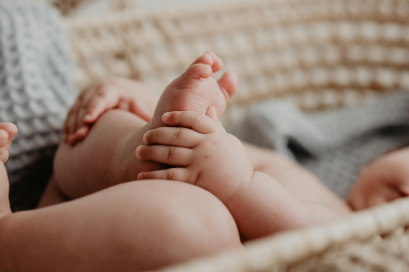Peau sensible et éczéma du bébé : les conseils des experts dermatologues
