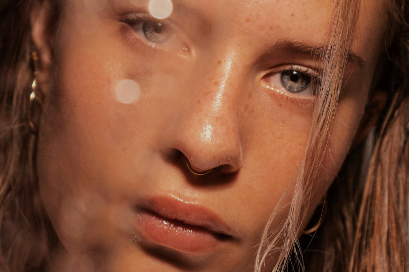Mon dermatologue m’a dit d’arrêter le rétinol : causes et alternatives