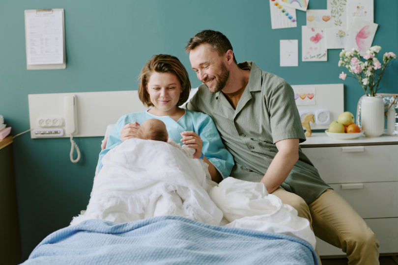 Maternités : le pari du lit double pour ne plus séparer les jeunes parents