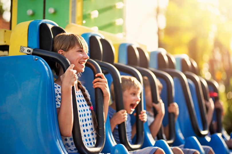 À quel âge emmener son enfant au parc d’attraction ?