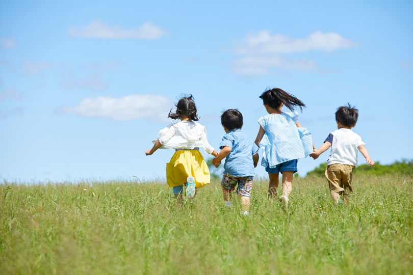 Colonies, scoutisme, sport : la confiance des parents ébranlée