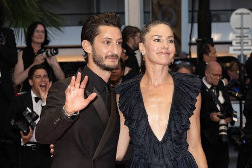 Pierre Niney sans filtre sur sa thérapie : ce geste fort qu’il impose pour ses filles