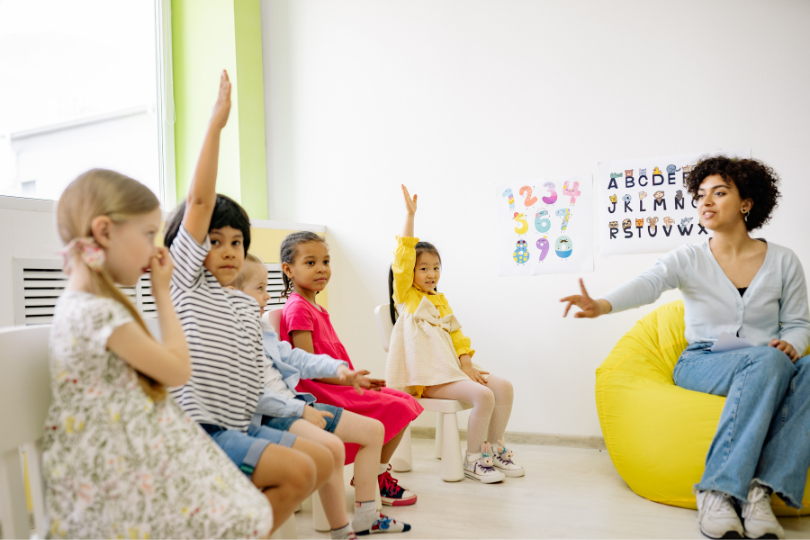 Écoles Montessori complètes un an à l’avance : la ruée des parents vers le privé