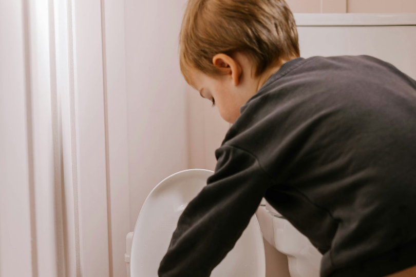À quel âge commencer le pot quand l’enfant refuse ?