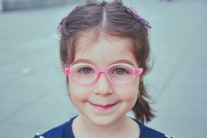 Bébé, lunettes, orthodontie : comment les dépenses de santé évoluent avec la vie de famille ?
