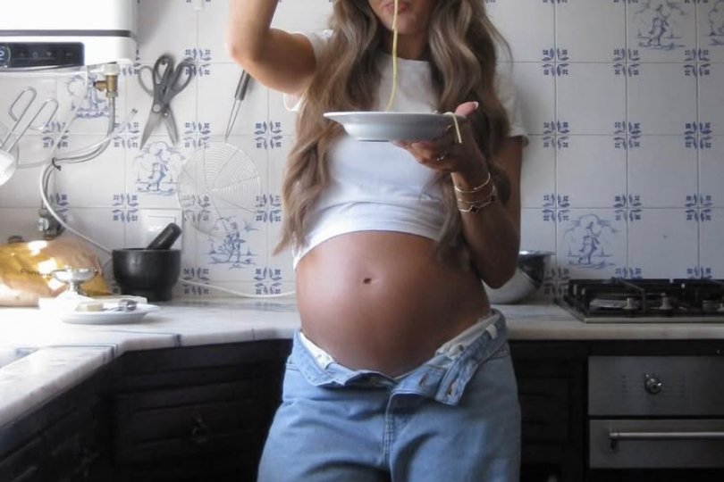 Superfétation : tout savoir sur ce phénomène où l’on tombe enceinte… déjà enceinte !