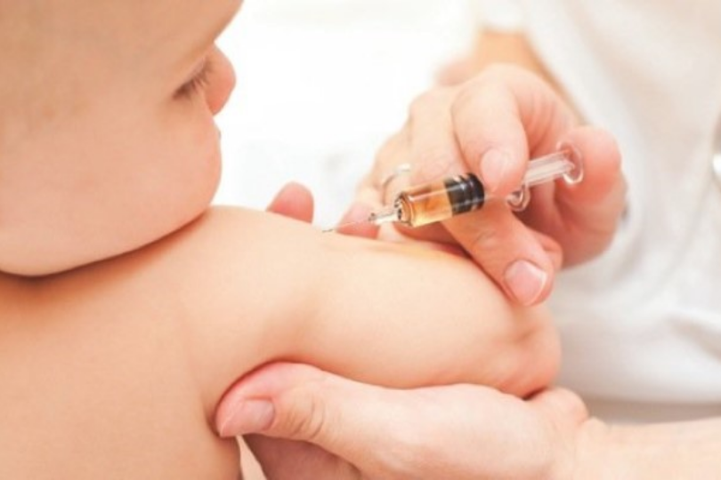 Vaccins de bébé : le calendrier complet de la naissance à 1 an