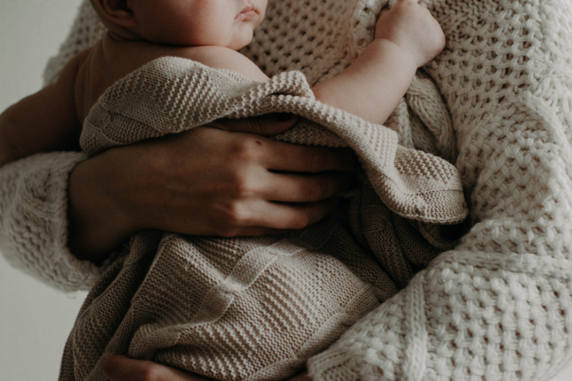 Comment trouver une nounou à domicile ? Le guide pour les jeunes parents