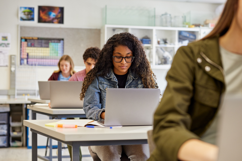 Rentrée 2026 : quel ordinateur portable choisir pour son ado ?